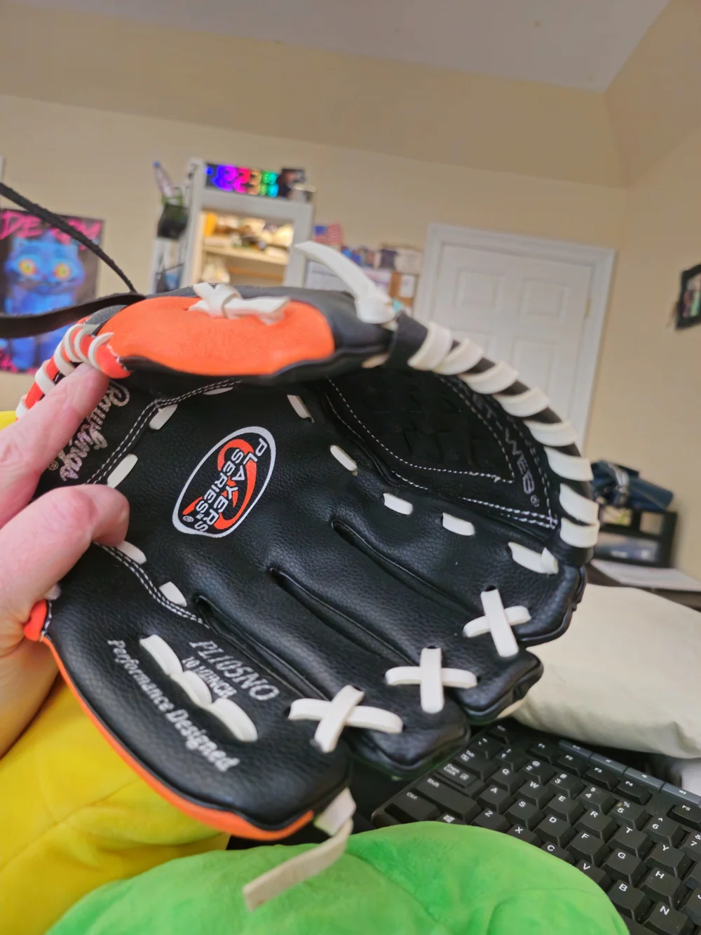 Never Used Rawlings Players Series PL105NO (10 1/2-inch youth glove) (NWOT)